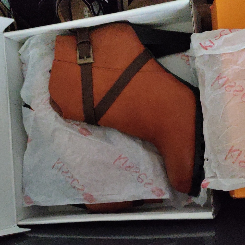 Kisses Ankle Boots